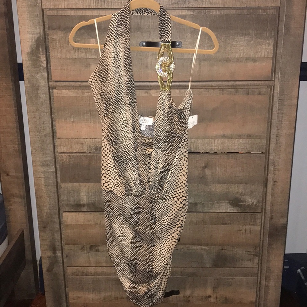 Tube/halter dress with beautiful broche